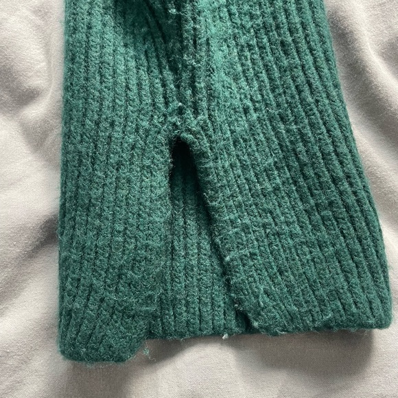 Green knit sweater - Picture 3 of 4